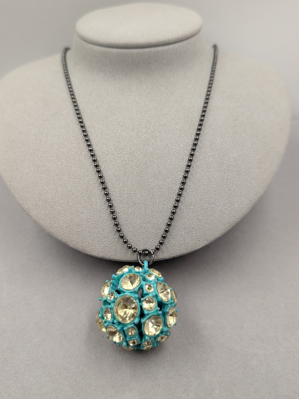 Princess Vera Wang Turquoise Crystal Sphere Pendant Necklace | 0003